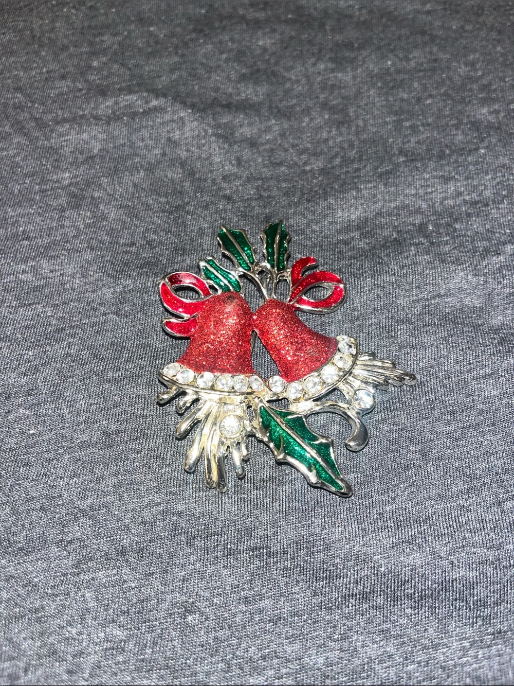Beautiful vintage enameled and rhinestone brooch